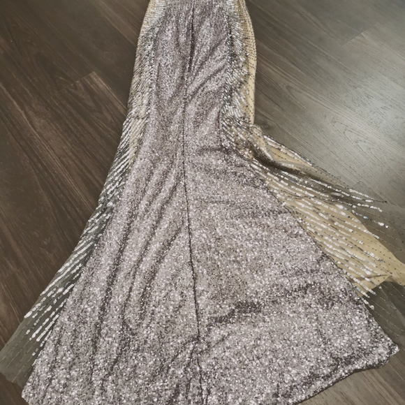 Off-shoulder evening dress - Picture 5 of 5